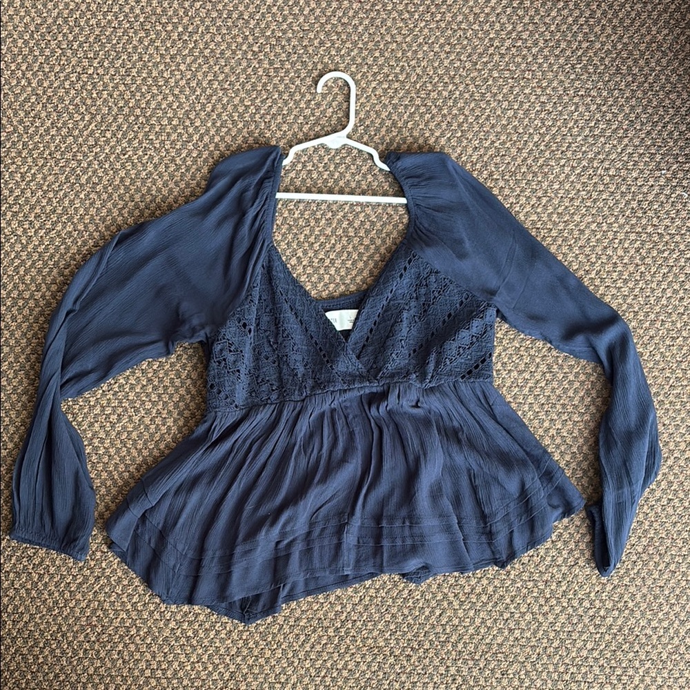 Hollister women’s blue navy top blouse